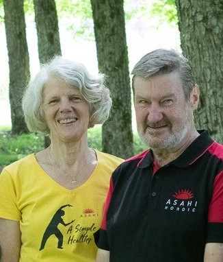 Kouluttajat Margaret Vainio ja Yrjö Mähönen.