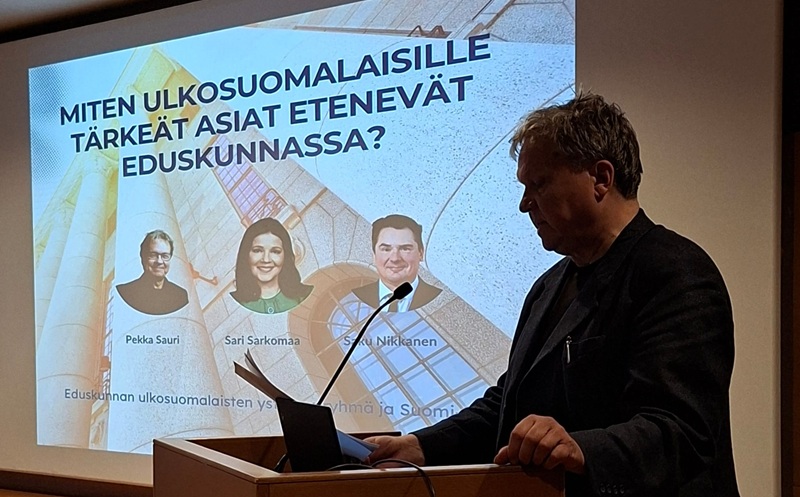 Pekka Sauri avaa tilaisuuden 20.10.2027.